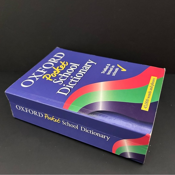 Oxford Pocket School Dictionary paperback 2002 edition - Picture 2 of 12